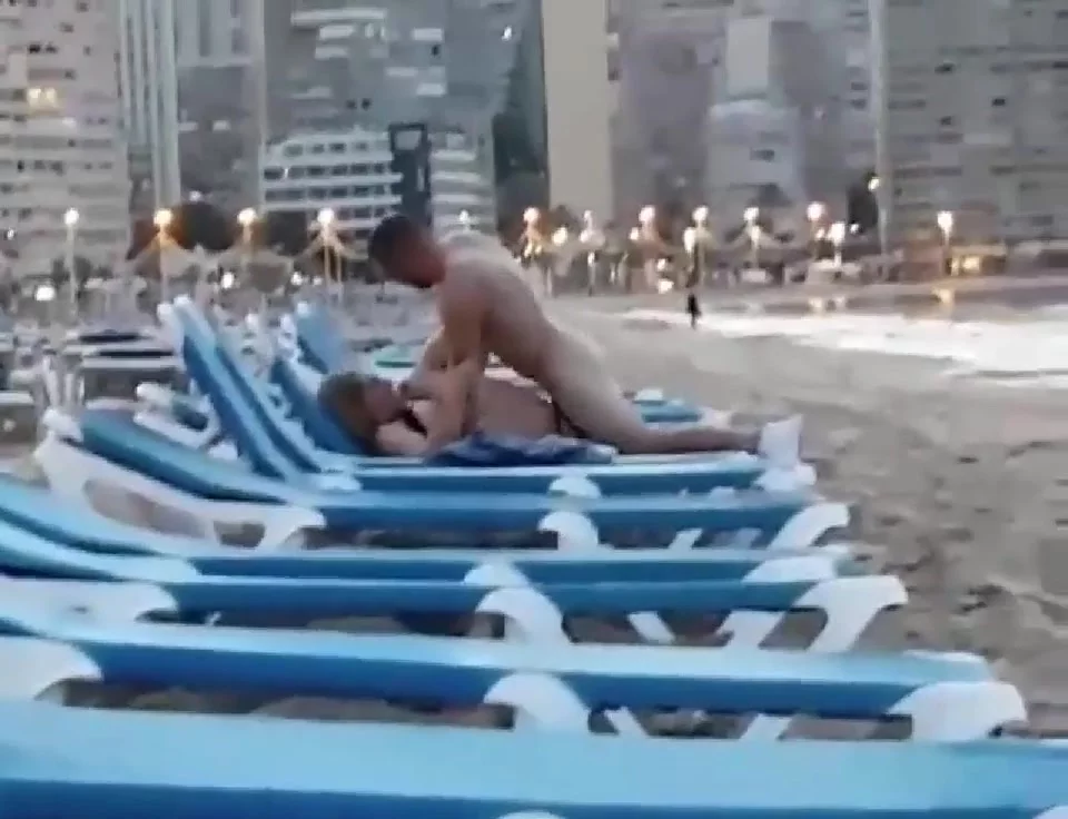 beach romantic sex with girlfriends