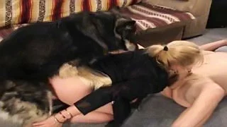Dog Fuck Woman Sex Videos Porn - Mature amateur couple enjoying a bestialit...