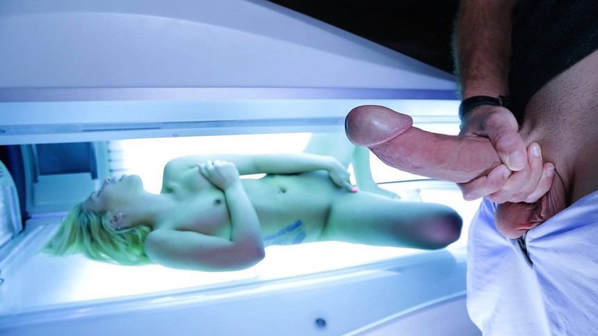 tanning bed voyeur picture