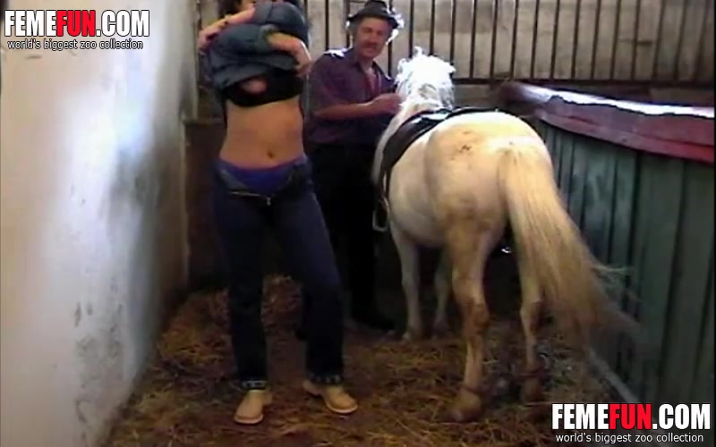 Sex nude horse Emily Ratajkowski