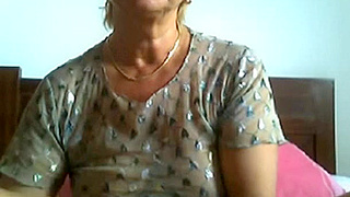 Sizzling Mature Hottie Teasing And Seducing With Sensual Moves On Cam