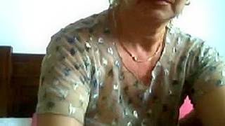 Sizzling Mature Hottie Teasing And Seducing With Sensual Moves On Cam