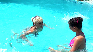 This Mature Blonde Go Down on Her Younger Friend by the Pool!