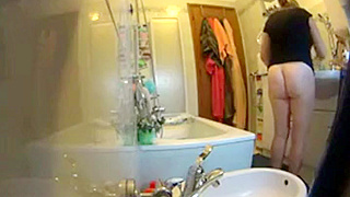 Caught Spying on Hot Mom's Sexy Ass in the Bathroom - MILF Hidden Camera