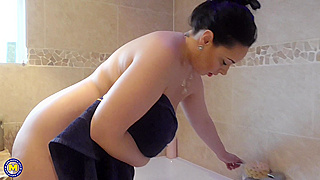 Busty Amateur British MILF Anastasia Lux Pleasures Herself in a Bathtub