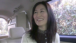 Lustful Japanese MILF Widens Legs to Bounce on Thick Cock in Bed