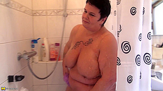 Bootylicious MILF Wil Shows Off Her Curvy Body and Teases with Her Naked Beauty