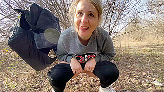 Mature Amateur Gets Outdoor Quickie Fucking and Cum in Mouth