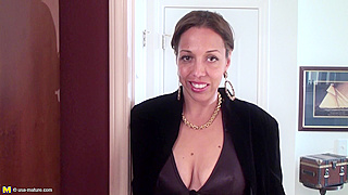 Hairy American MILF Furiously Fucks Her Wet Cunt with a Big Dildo