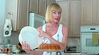 Sexy Granny Wicked Sexy Melanie Takes a Pounding from a Big Dick