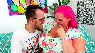 Thick BBW Sara Star Moans as Skinny Man Rails Her Pussy Hard