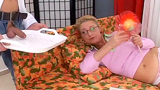 Fucking Horny Grandma Gets Pounded Hard And Creamed All Over Her Bush