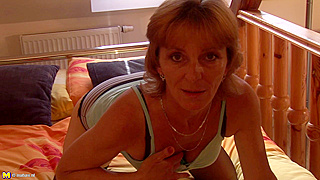Horny Shariah Rubbing Her Sensitive Clit To A Mind-Blowing Orgasm