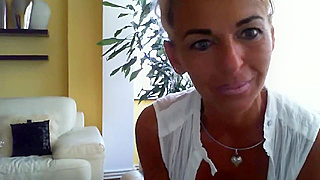 Bootylicious Webcam Gilf Pleasures Herself With Passionate Masturbation