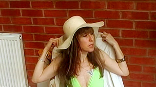 Busty Babe Lizzy Anne Gets Horny Talking Dirty And Using Her Dildo