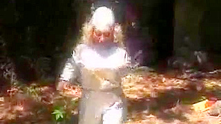 Prisoner bangs his Dwarf cellmate