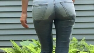 Amateur Babe Pees Herself in Tight Jeans, Desperate and Wet