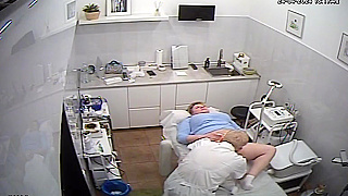 Spied Hot Babe Getting Waxed on Hidden Cam