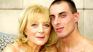 Aged Pussy Thrills: Wrinkled Granny's Juicy Sex Adventures Unveiled