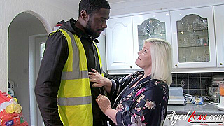 Sultry Granny's Explicit Blowjob Techniques For Juicy Sex Thrills