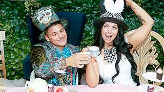Horny Queen And Babes Suck And Fuck Mad Hatter's Growing Cock At Wild Tea Party