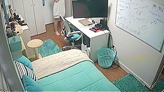 Caught Naughty Teenager Rubbing Her Naked Pussy On Ipcam Video