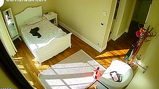 Voyeur Ipcam Captures Hacked Cam, Israeli Teen Masturbates In Bed