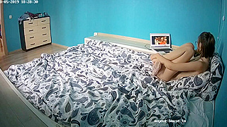 She Masturbates Hard To Raunchy Porn, Moaning Loudly And Cumming Intensely