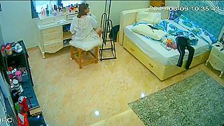 Hidden Cam Catches Naughty Babysitter Shaving Her Pussy