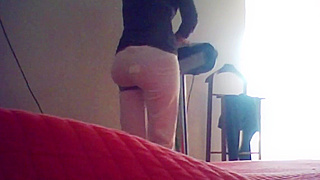 Husband Sees What She Does When She Thinks She’s Alone
