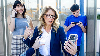 Horny Businesswoman Gets Fucked Hard at Bus Stop by Stranger While Taking Calls