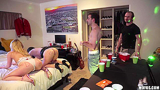 Gorgeous Curvy Cuties Licking Each Other's Wet Pussies In College Dorm Room